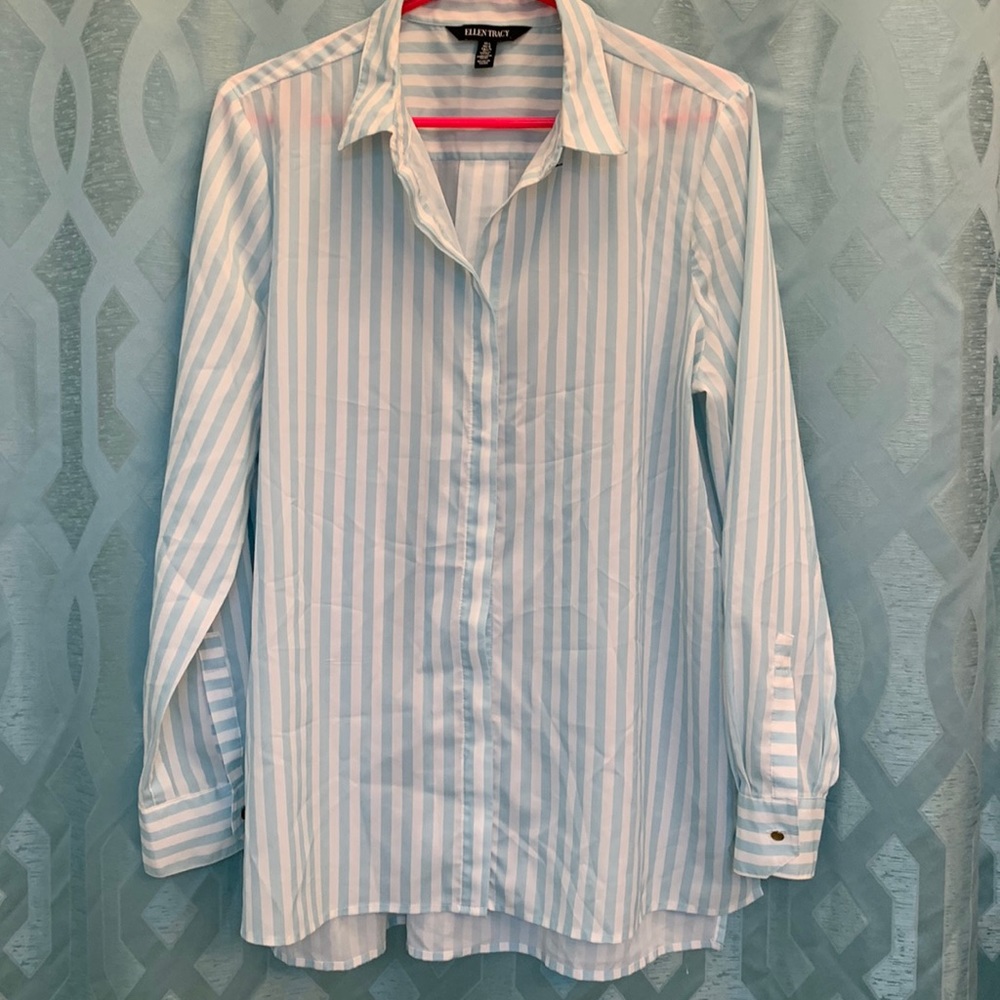 Ellen Tracy women’s size Large long sleeve button up 100% polyester blouse